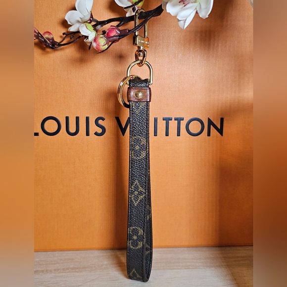 Authentic LOUIS VUITTON Gold Keychain With Monogram Canvas Strap - Picture 11 of 11